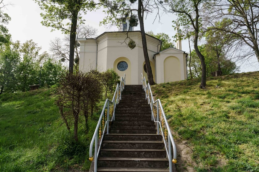 Wzgórze Kapliczne na osiedlu Osobowice-Rędzin - 120 m n.p.m.