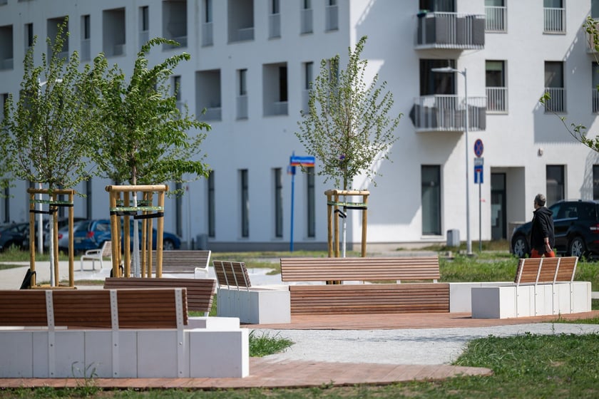 Skwer Hansa Scharouna na Nowych Żernikach na osiedlu Leśnica