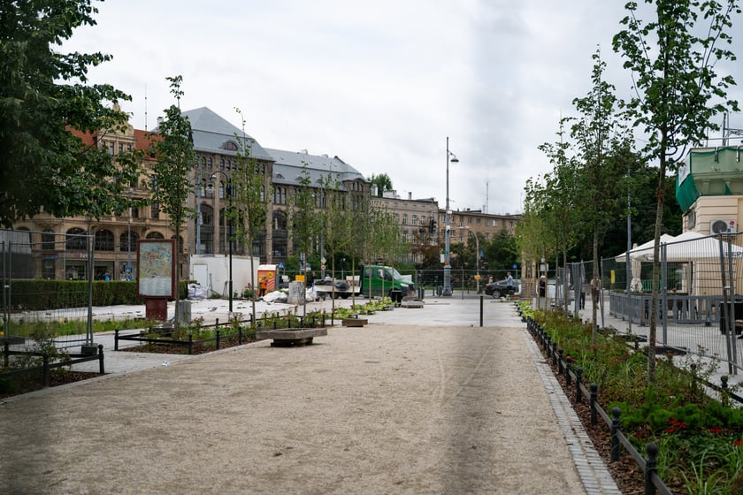 Prace na placu przy pomniku Chrobrego we Wrocławiu, 28 lipca 2025