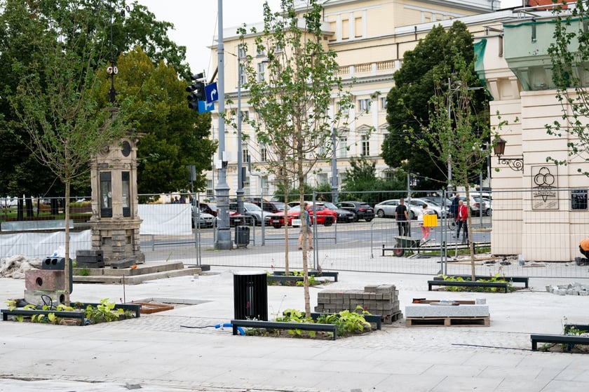 Prace na placu przy pomniku Chrobrego we Wrocławiu, 28 lipca 2025