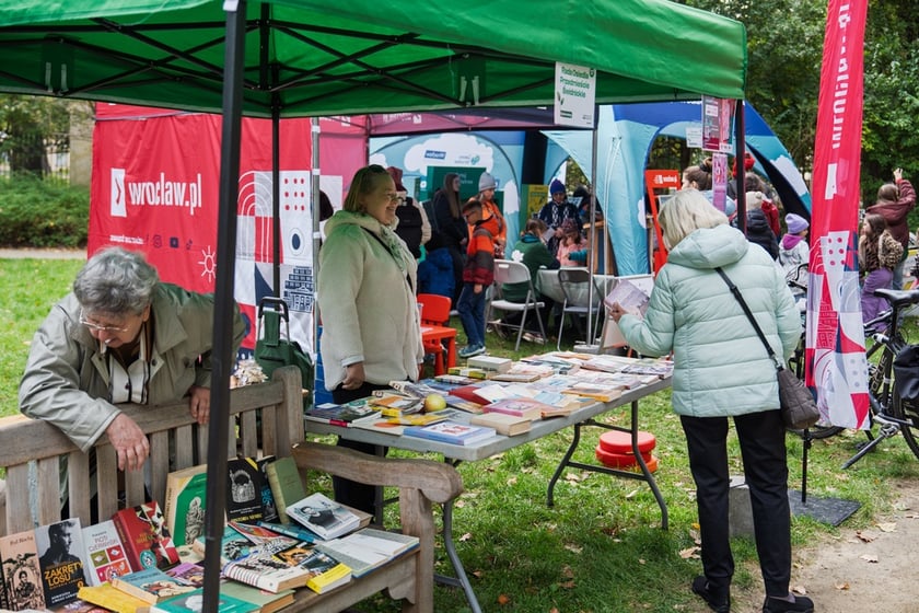 Międzypokoleniowy piknik ekologiczny w Ogrodzie Staromiejskim we Wrocławiu