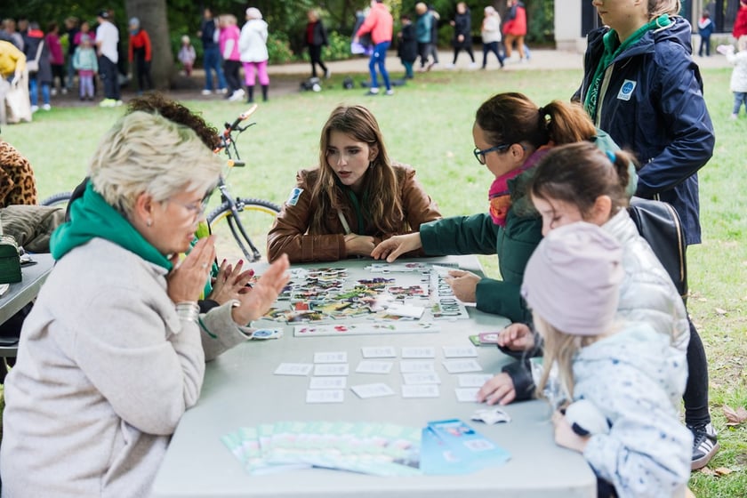 Międzypokoleniowy piknik ekologiczny w Ogrodzie Staromiejskim we Wrocławiu