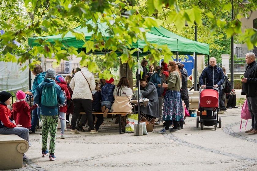 Międzypokoleniowy piknik ekologiczny w Ogrodzie Staromiejskim we Wrocławiu