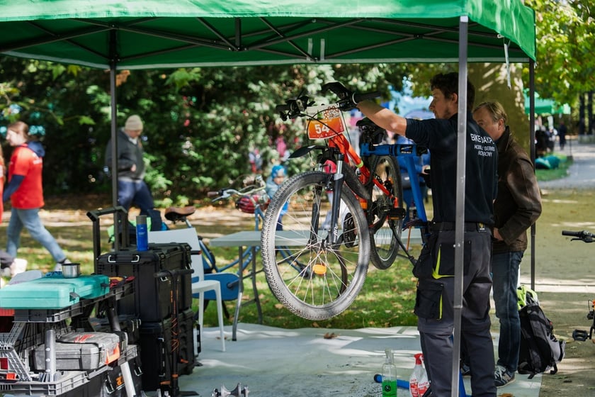 Międzypokoleniowy piknik ekologiczny w Ogrodzie Staromiejskim we Wrocławiu