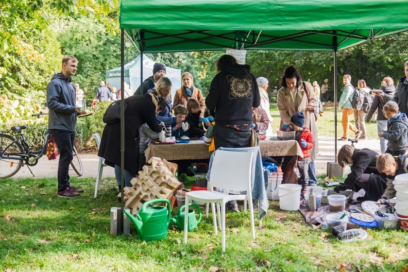 Międzypokoleniowy piknik ekologiczny w Ogrodzie Staromiejskim we Wrocławiu