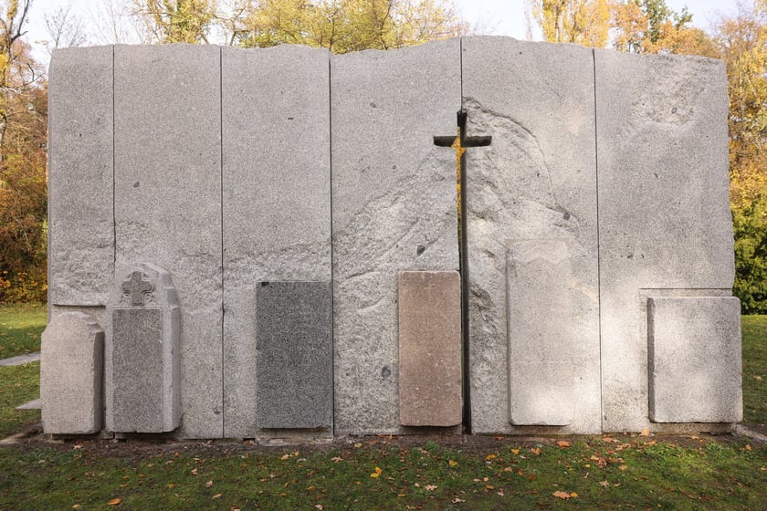 Odnowiony Pomnik Wspólnej Pamięci w parku Grabiszyńskim, 1 listopada 2025