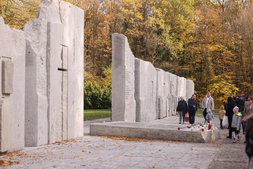 Odnowiony Pomnik Wspólnej Pamięci w parku Grabiszyńskim, 1 listopada 2025