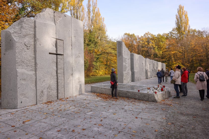 Odnowiony Pomnik Wspólnej Pamięci w parku Grabiszyńskim, 1 listopada 2025