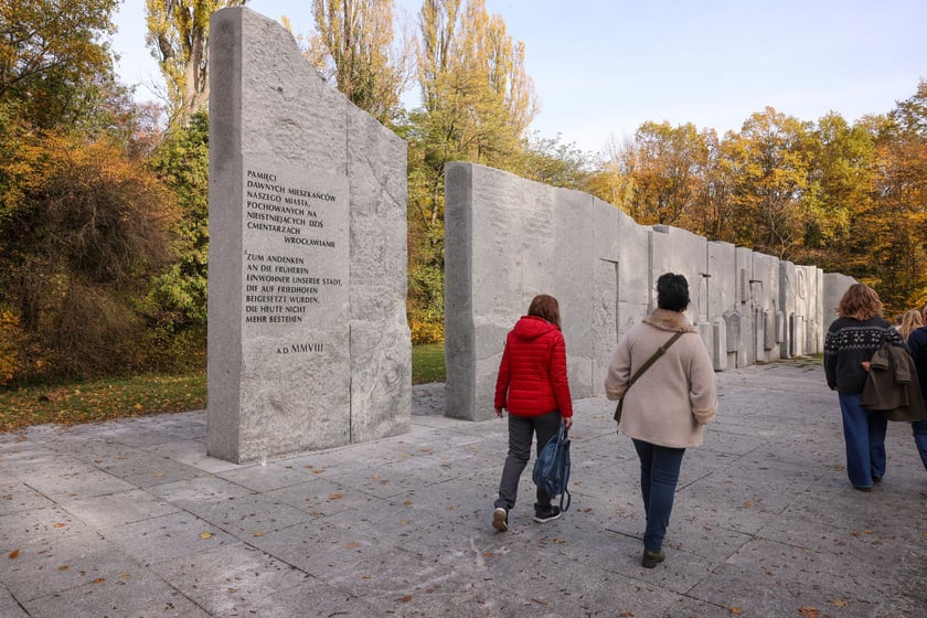 Odnowiony Pomnik Wspólnej Pamięci w parku Grabiszyńskim, 1 listopada 2025