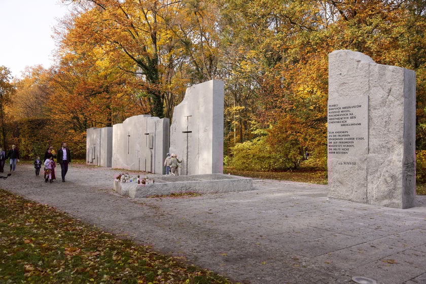 Odnowiony Pomnik Wspólnej Pamięci w parku Grabiszyńskim, 1 listopada 2025