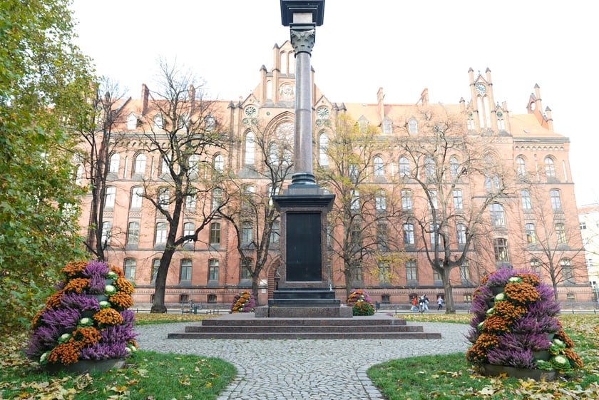 Jesienne nasadzenia rabat kwietnych, bylin i trwa ozdobnych - październik / listopad 2025 r.