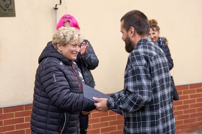 Uroczystość wręczenia odznaczenia &bdquo;Wrocławskie Serce dla Zwierząt&rdquo; i wyr&oacute;żnień &ndash; wyr&oacute;żnienie dla Fundacji Gruszętnik