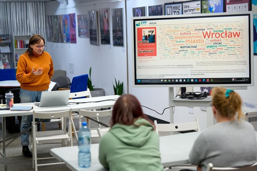 Spotkanie konsultacyjne w ramach przygotowania „Miejskiego planu adaptacji dla Wrocławia”.