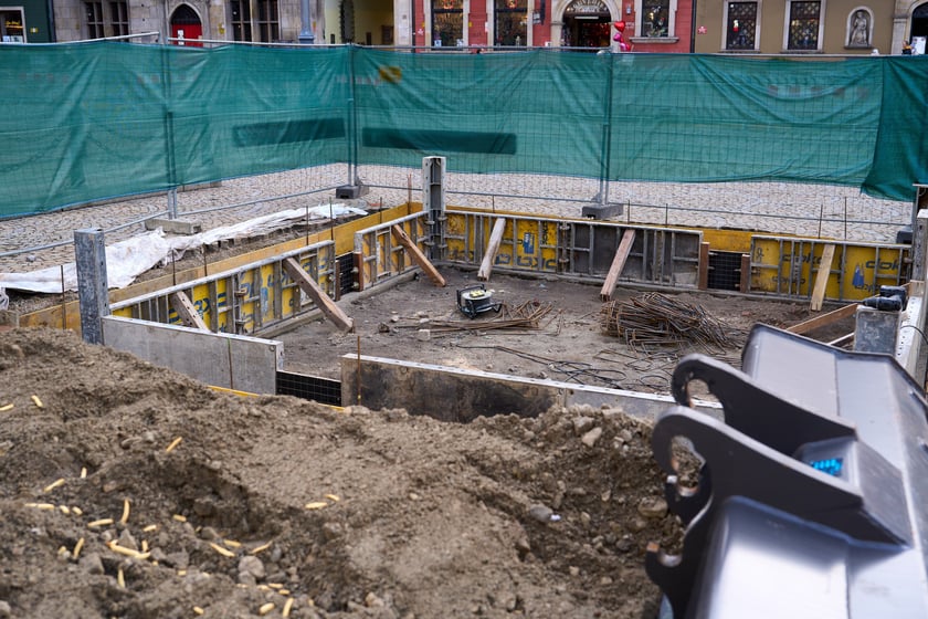 Prace przy zazielenieniu Rynku, 11.02.2026.