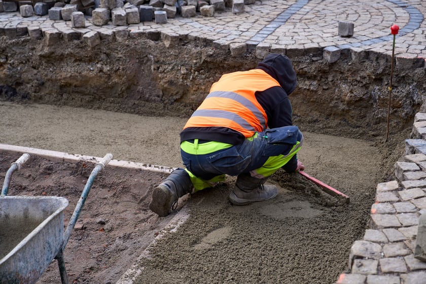 Prace przy zazielenieniu Rynku, 11.02.2026.