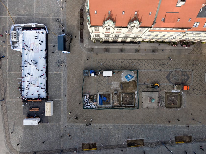 Prace przy zazielenieniu Rynku, 11.02.2026.