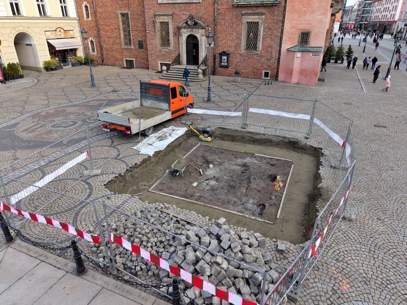 Prace przy zazielenieniu Rynku, 11.02.2026.