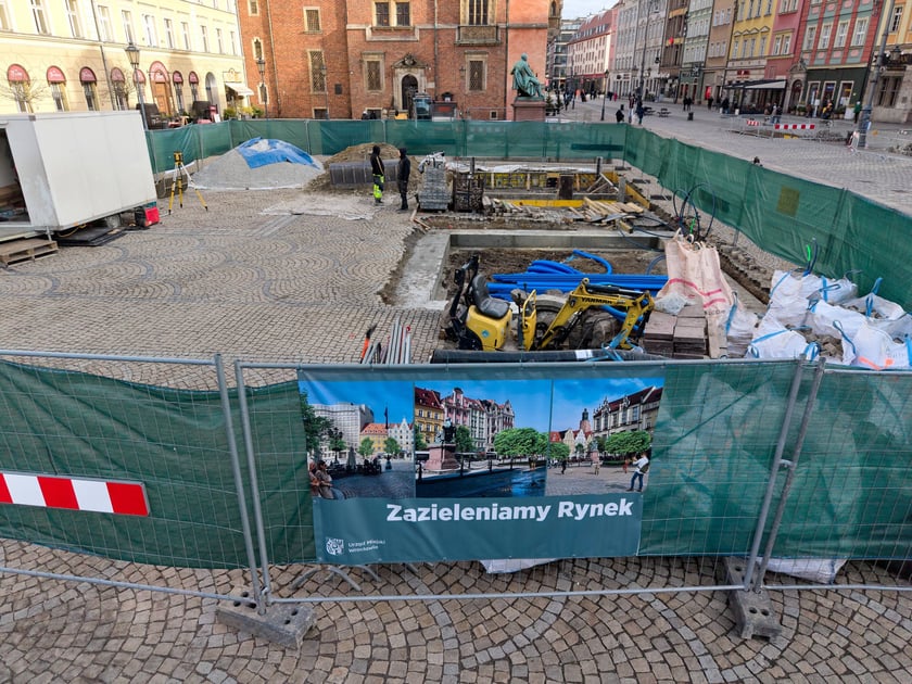 Prace przy zazielenieniu Rynku, 11.02.2026.