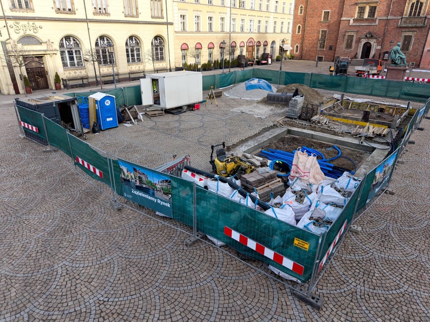 Prace przy zazielenieniu Rynku, 11.02.2026.