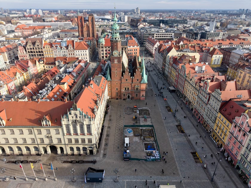 Prace przy zazielenieniu Rynku, 11.02.2026.