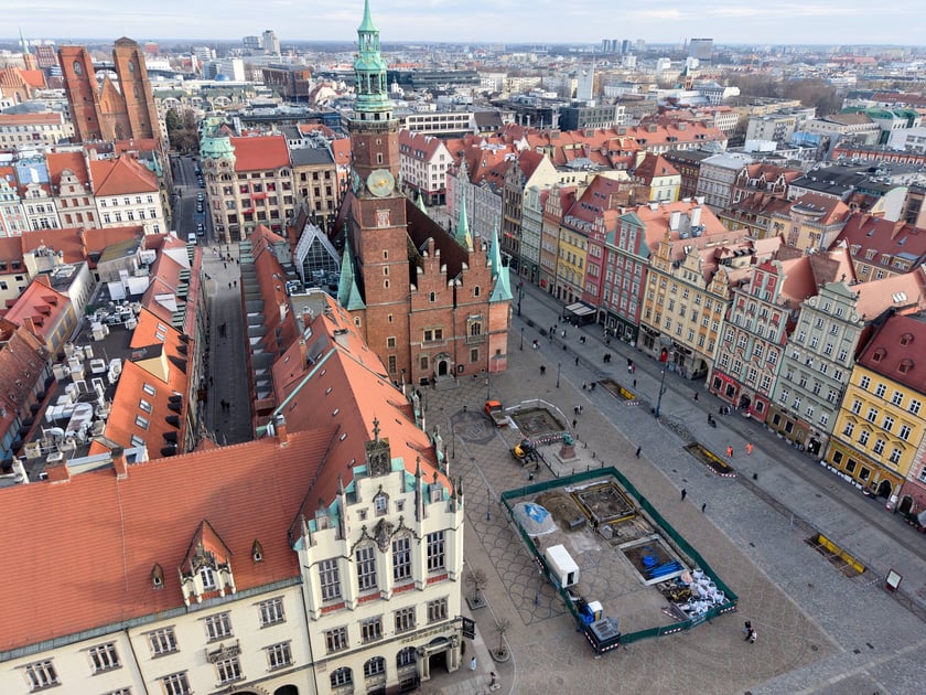 Prace przy zazielenieniu Rynku, 11.02.2026.