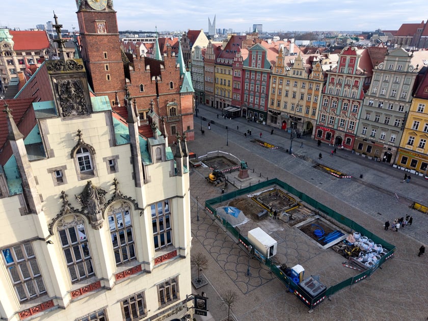 Prace przy zazielenieniu Rynku, 11.02.2026.