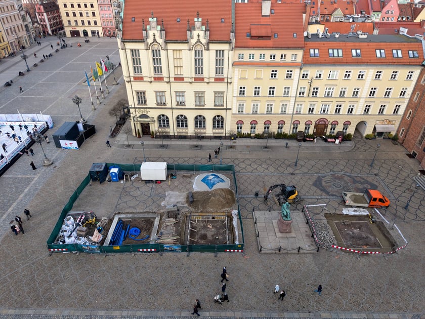 Prace przy zazielenieniu Rynku, 11.02.2026.