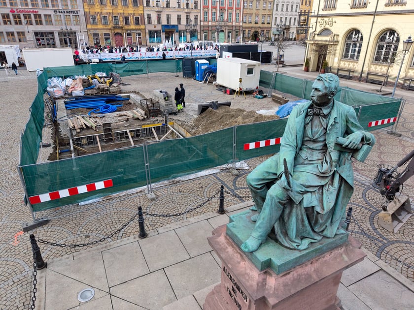 Prace przy zazielenieniu Rynku, 11.02.2026.