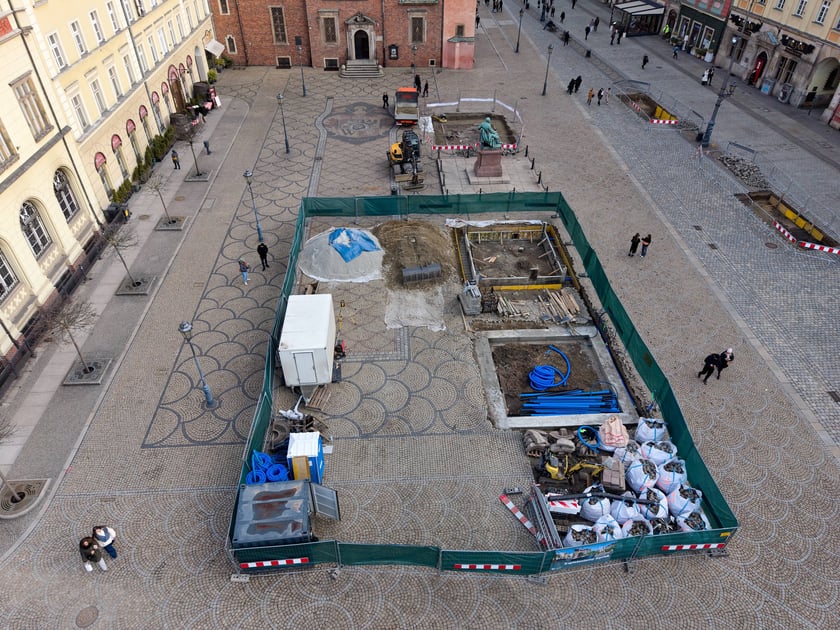 Prace przy zazielenieniu Rynku, 11.02.2026.