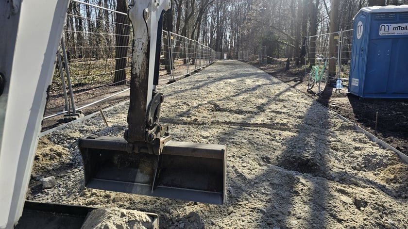 Widok na odnawiany odcinek Alei Romera w Parku Grabiszyńskim.
