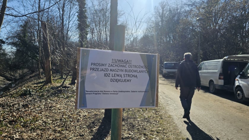 Widok na odnawiany odcinek Alei Romera w Parku Grabiszyńskim.