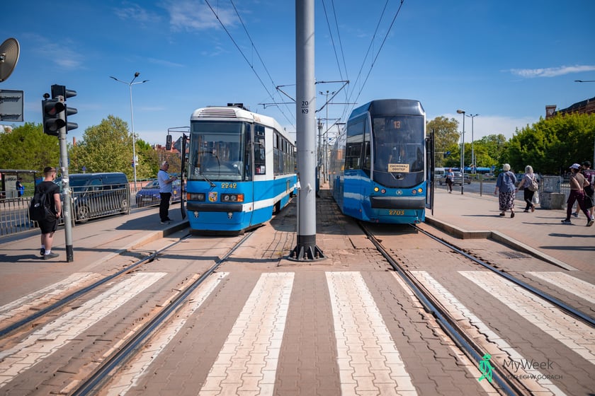 Uszkodzony pantograf w tramwaju na Pl. Jana Pawła II - 5 maja 2026 r.