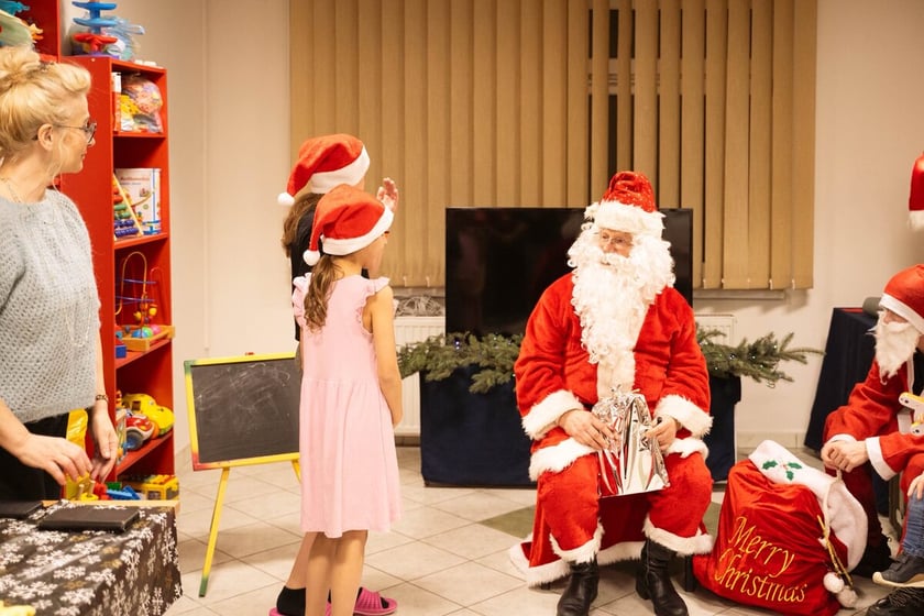 Mikołajki w Domu Samontej Matki przy ul. Reymonta we Wrocławiu. Grudzień 2025