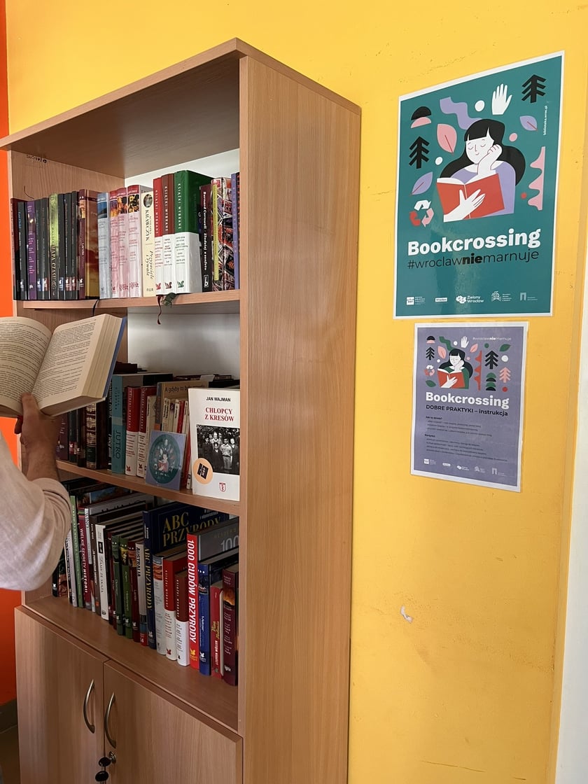 <p>Punkt bookcrossingowy w DPS przy ul. Mącznej</p>