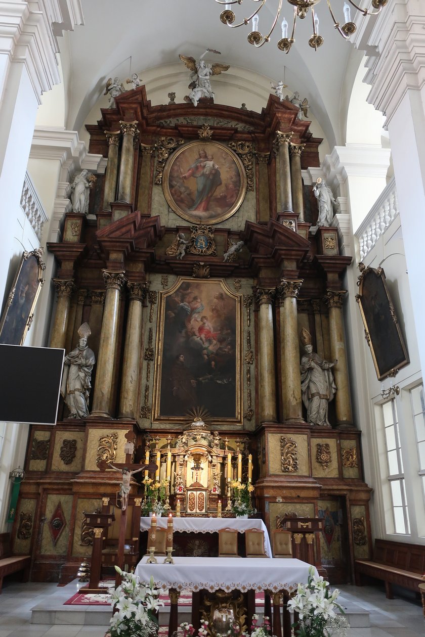 <p><span class="Bold"><span style="font-size: 20pt; line-height: 107%; font-family: 'Times New Roman', serif;">Centralne miejsce w ołtarzu gł&oacute;wny zajmuje wizjonerski obraz Michała Willmanna</span></span></p>