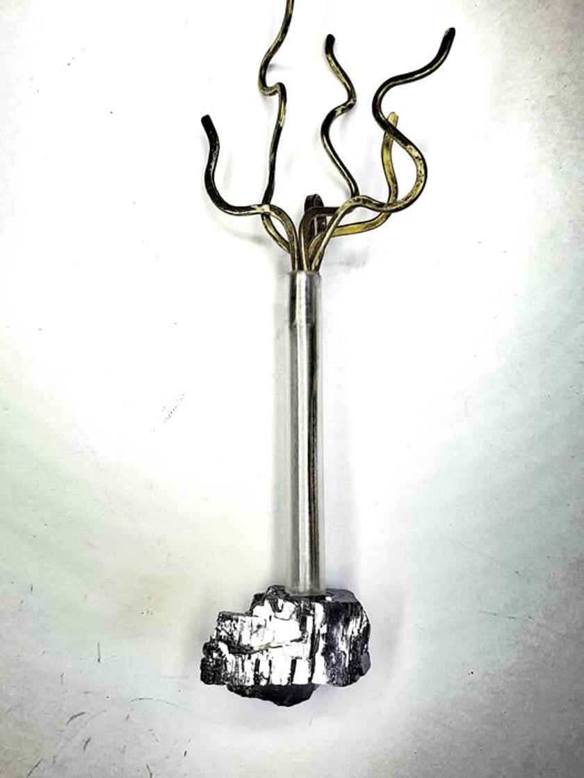 <p>Na zdjęciach biżuteria z projektu &bdquo;Relacje&rdquo; realizowanego&nbsp;w ramach stypendium artystycznego Prezydenta Wrocławia</p>