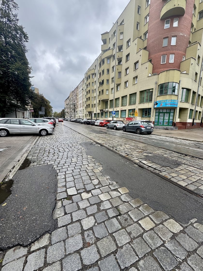 <p>Nawierzchnia ulicy Zielińskiego - stan przed remontem.</p>
