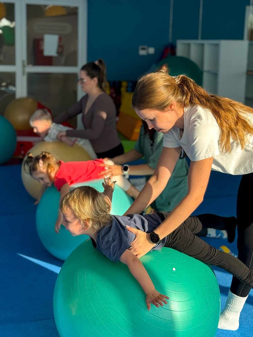 Dzieci podczas zajęć w ramach AquaKids Academy  / zdjęcie ilustracyjne