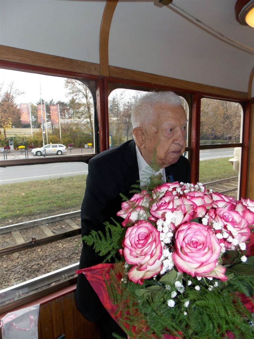 Witold Sokołowski, kwiaty na setne urodziny