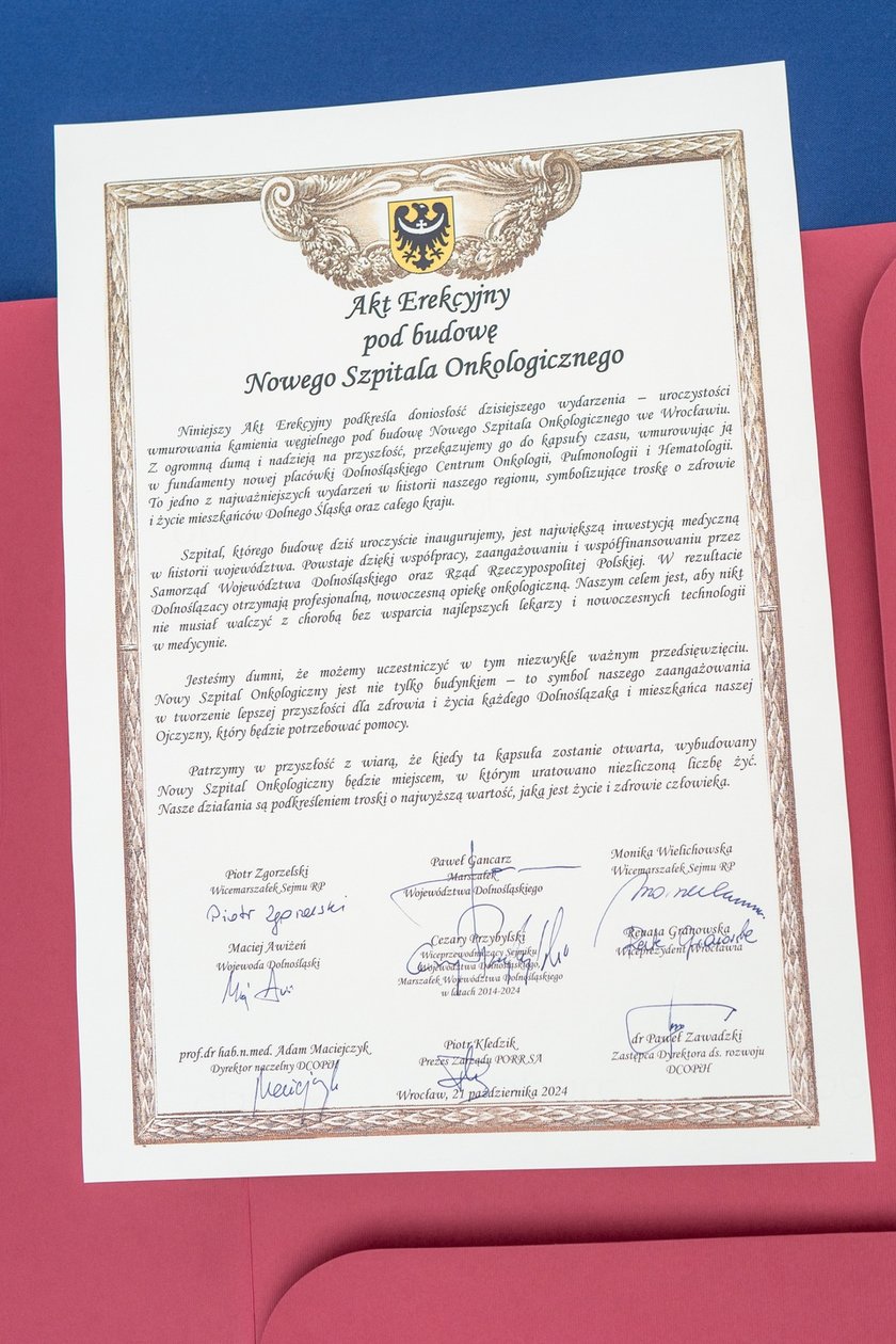 <p>Akt erekcyjny. Uroczystość wmurowania kamienia węgielnego pod nowy szpital onkologiczny we Wrocławiu</p>
