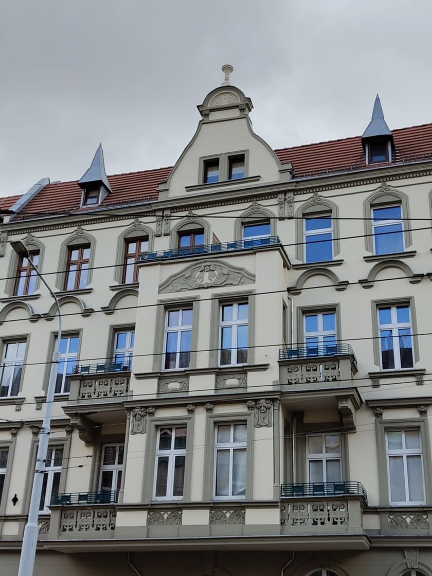 Odnowiony budynek nr 93 przy ul. Sienkiewicza na Ołbinie