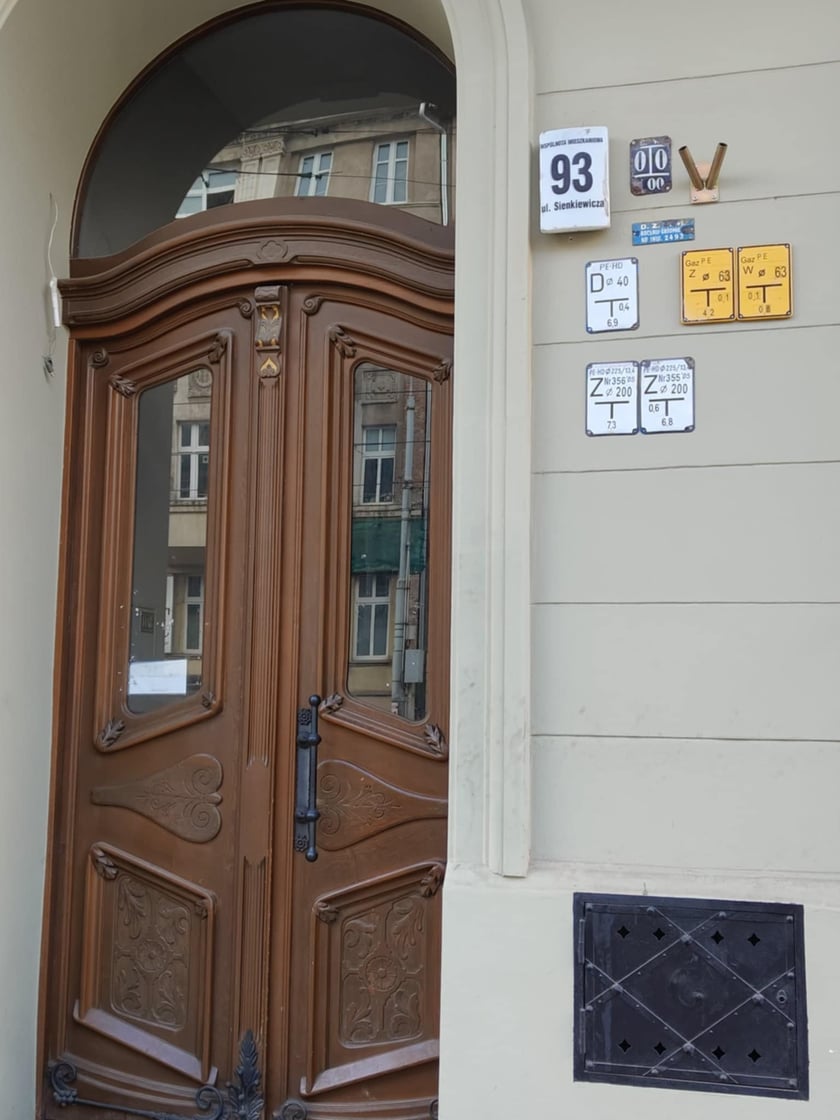 Odnowiony budynek nr 93 przy ul. Sienkiewicza na Ołbinie