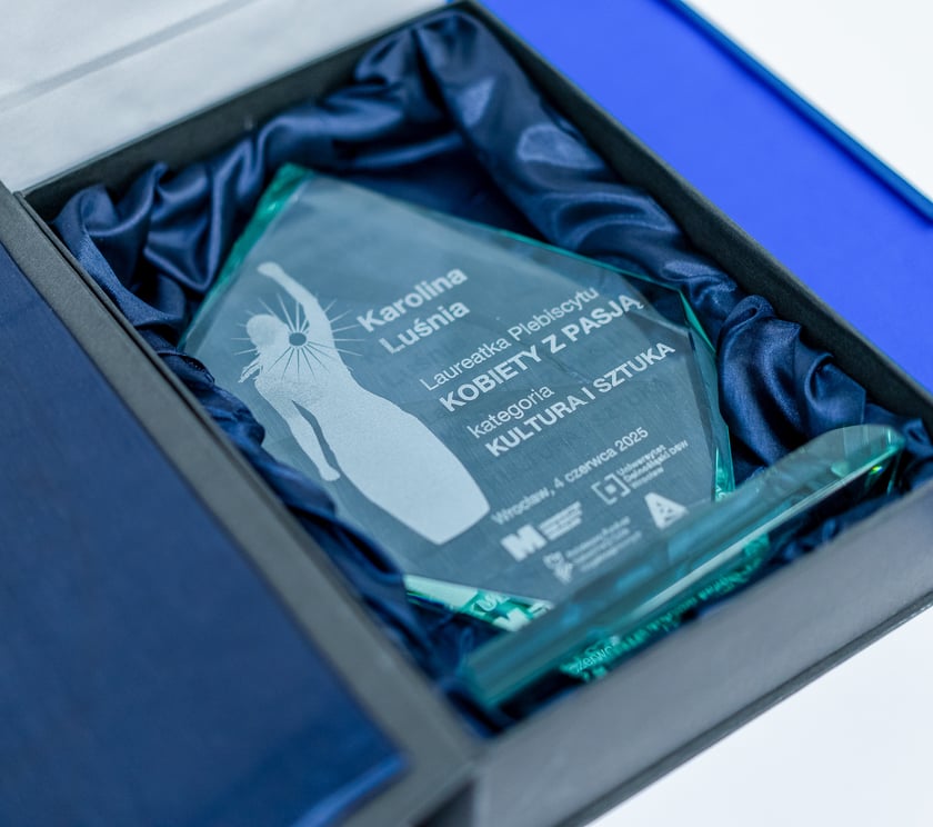 Statuetka dla Laureatki w kategorii kultura i sztuka