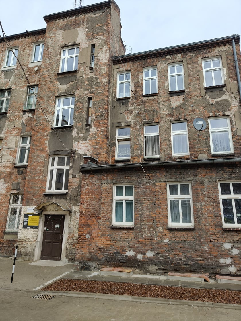 <p>Budynek, kt&oacute;ry zostanie wyremontowany to oficyna pod numerem 105a przy Wyszyńskiego</p>