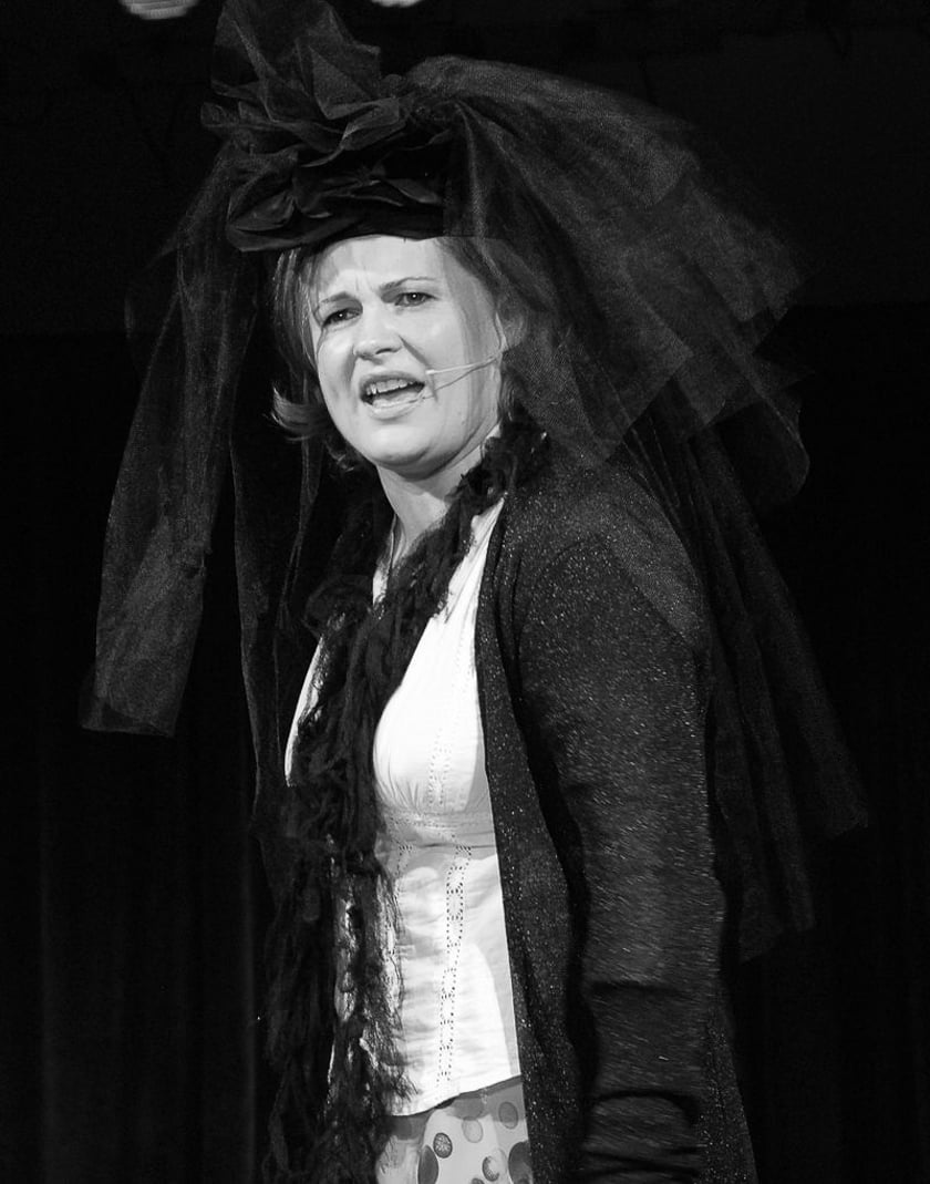 <p>Joanna Kołaczkowska na scenie (Festiwal Kabaretu, Zielona G&oacute;ra 2007)</p>