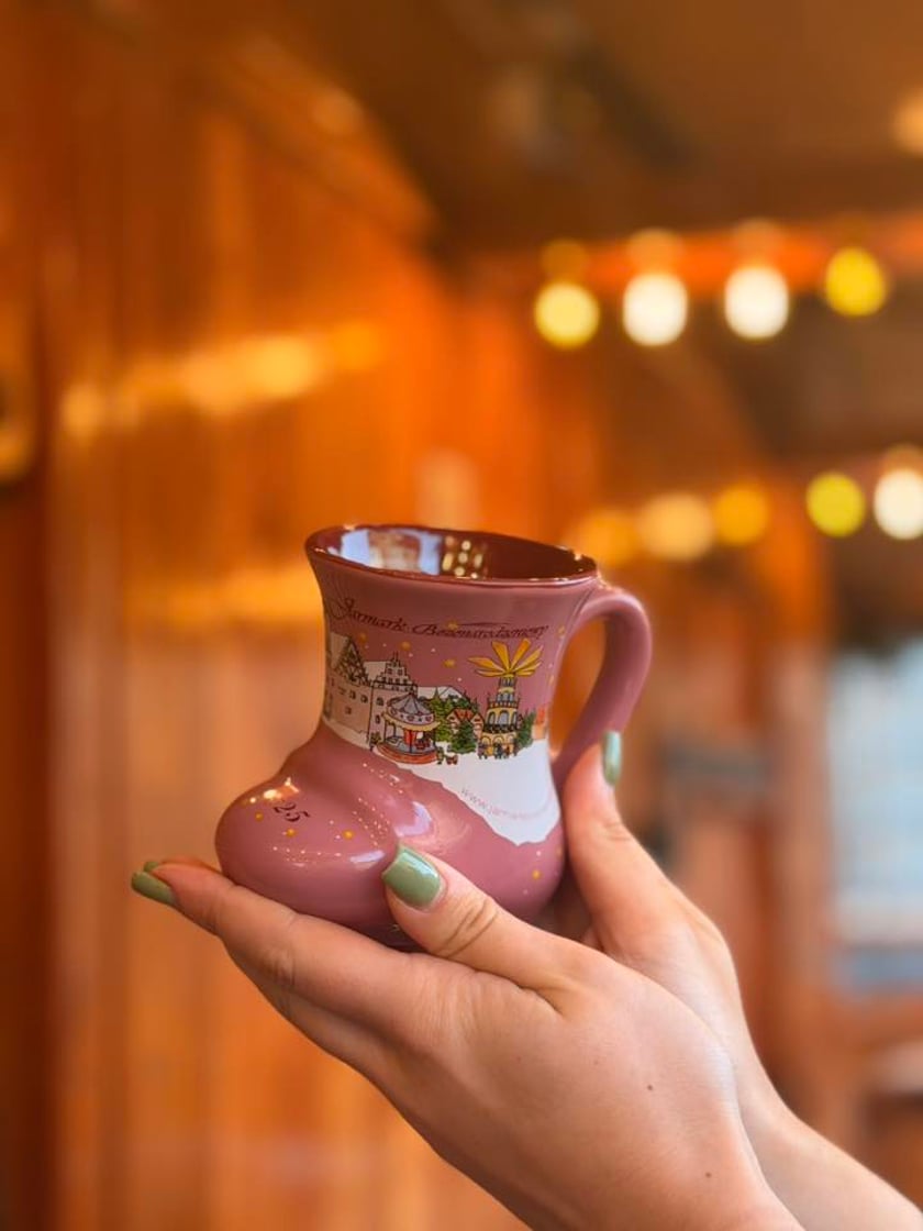 <p>Kubeczek z Jarmarku Bożonarodzeniowego 2025</p>