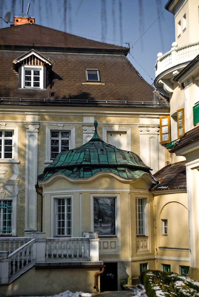 <p>Pałac w Bagnie - teraz jest tu klasztor, kt&oacute;ry można zwiedzać bezpłatnie</p>