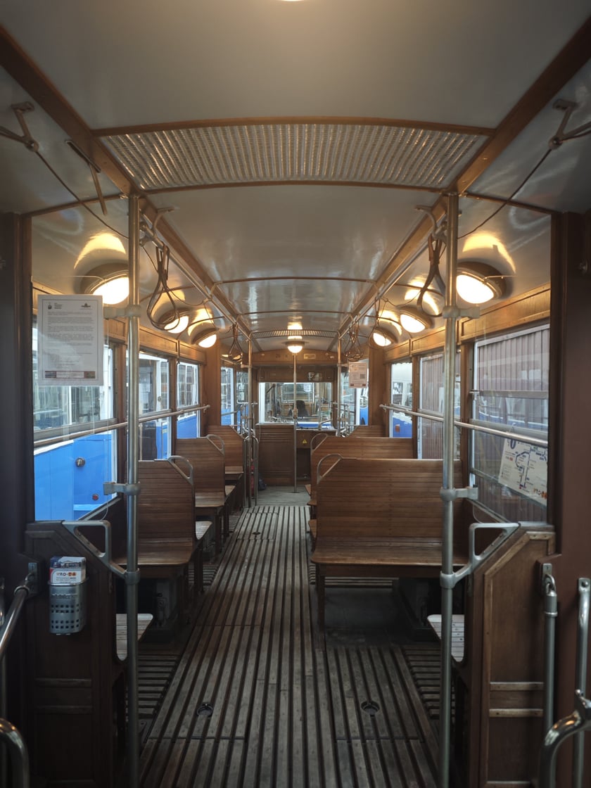 Powiększ obraz: Krakowski skład tramwajów typu N na wrocławskich torach