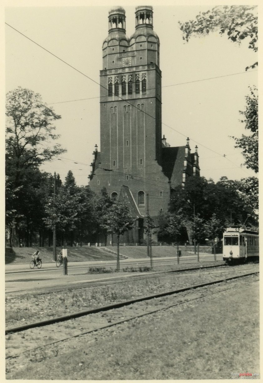 Powiększ obraz: 1940 r. kościół św. Pawła, obecnie ul. Legnicka