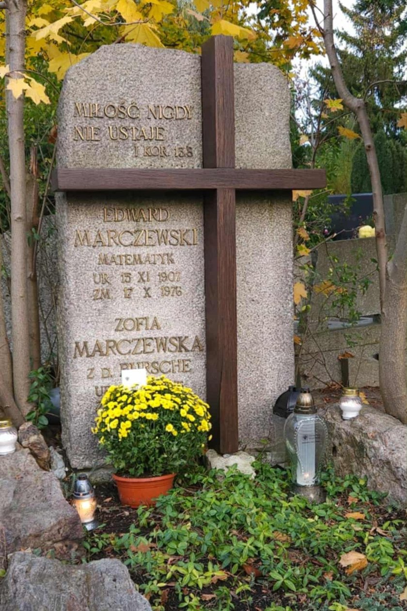 Powiększ obraz: <p>cmentarz parafialny przy ul. Smętnej we Wrocławiu</p>